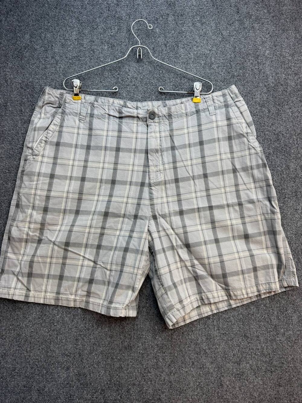 Big Dogs Men's Size 42 Gray Plaid 100% Cotton Bermuda Casual Shorts